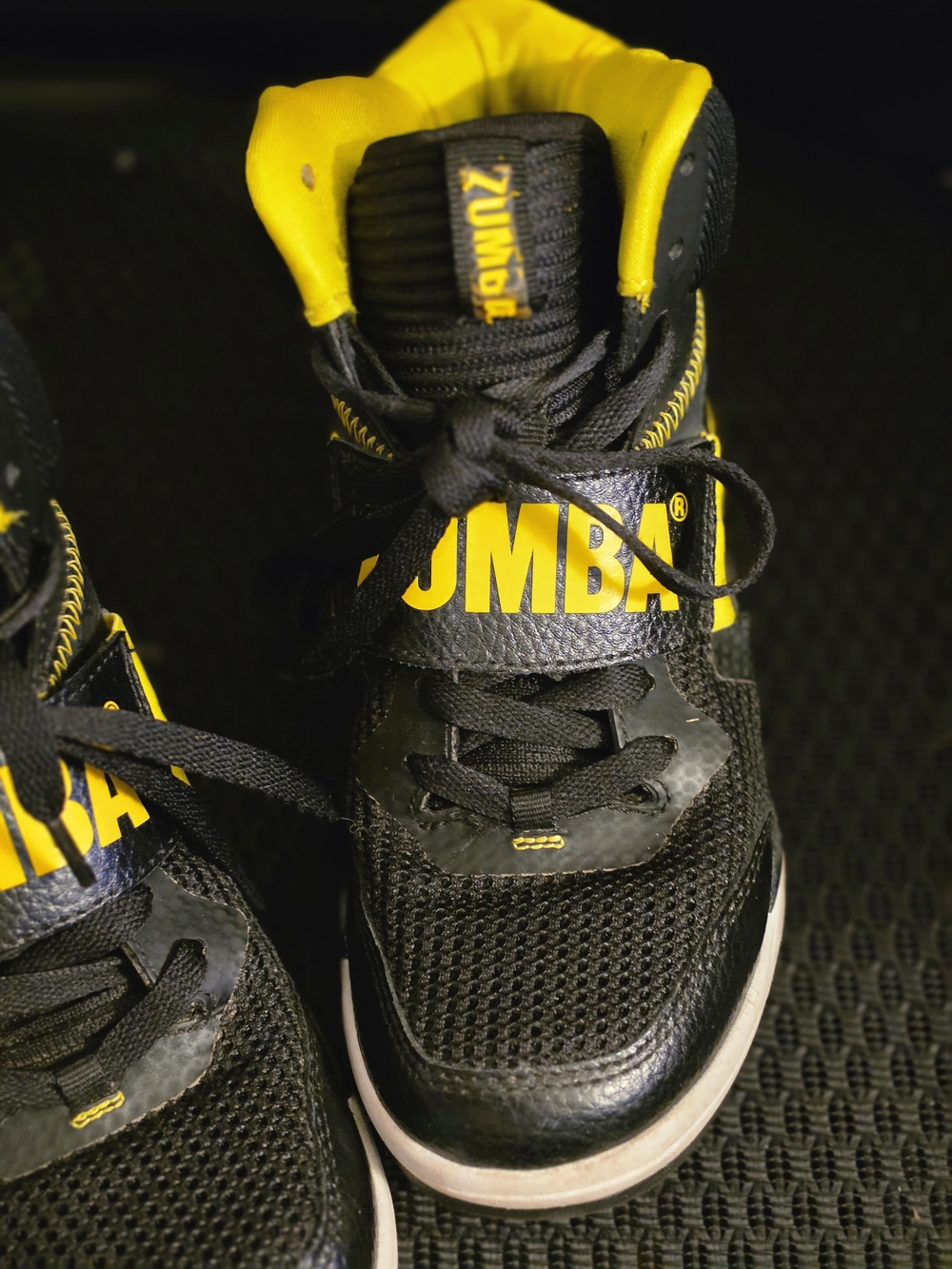 Zumba Fitness Black and Yellow High-Top Dance Sneakers Sz 7